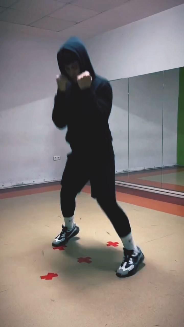 15 Home Workouts That'll Torch Calories Fast (No Gym Required!) - 10. Shadow Boxing: Punch Away the Calories 1