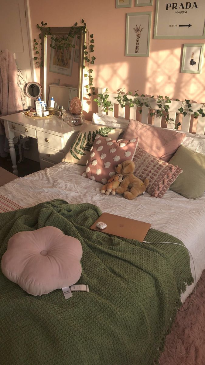 15 Minimalist Pink Bedroom Ideas to Create Your Perfect Oasis! - 5. Greenery as Accents 1