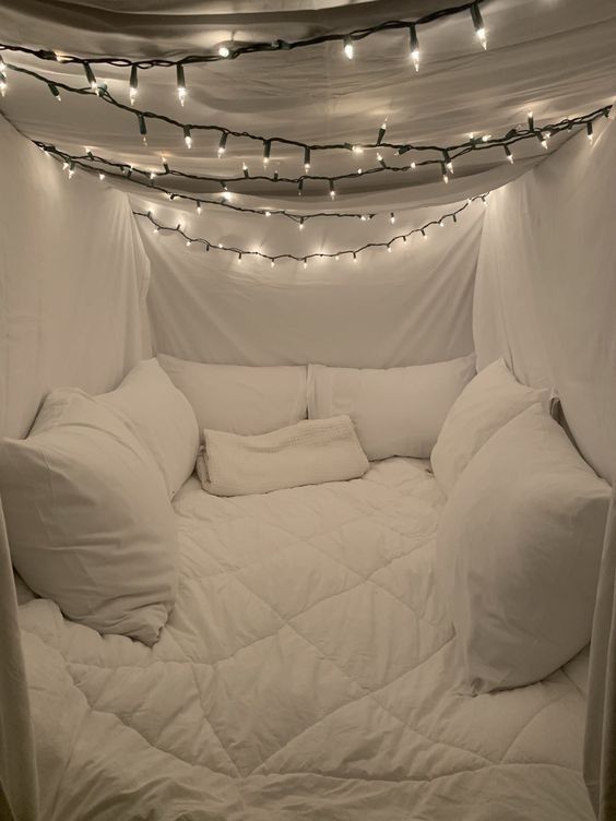 25 Cozy Reading Nook Ideas That'll Make You Want to Curl Up with a Book! - 19. Cozy Blanket Fort 1